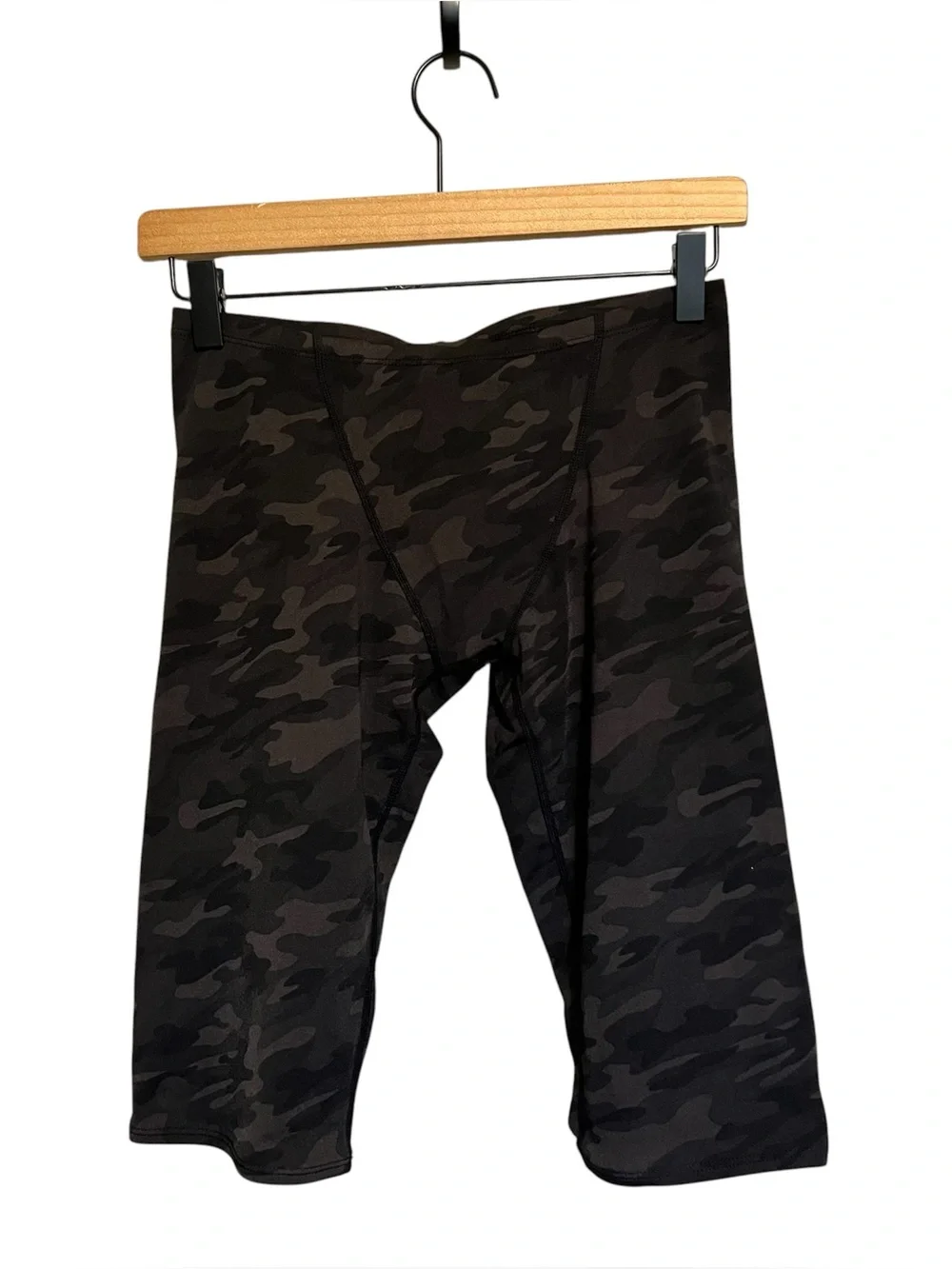 Mens TYR camo jammer size 30